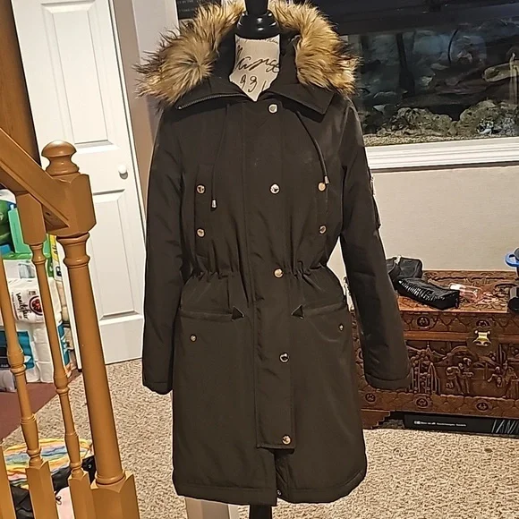 MICHAEL KORS COAT...army green..size medium...excellent condition - Picture 2 of 10
